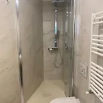Leonard Vatican House روما