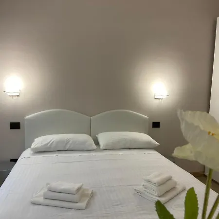 Leonard Vatican House Roma