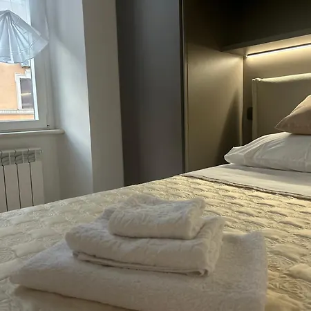 Leonard Vatican House Roma